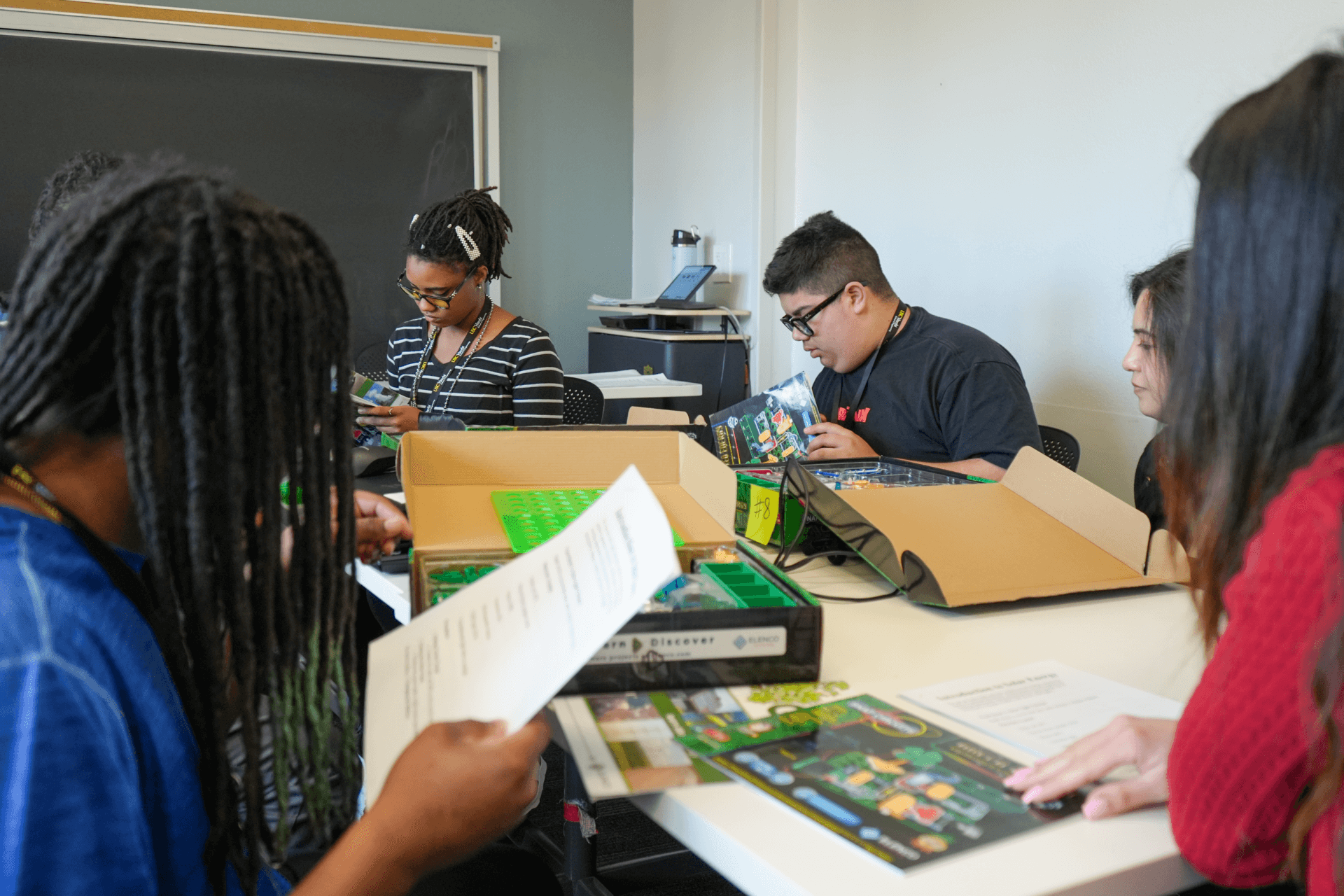 children working on circuits